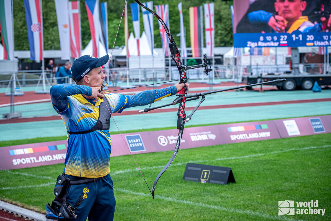 Mykhailo Usach shooting for third place in Essen continental qualifier.