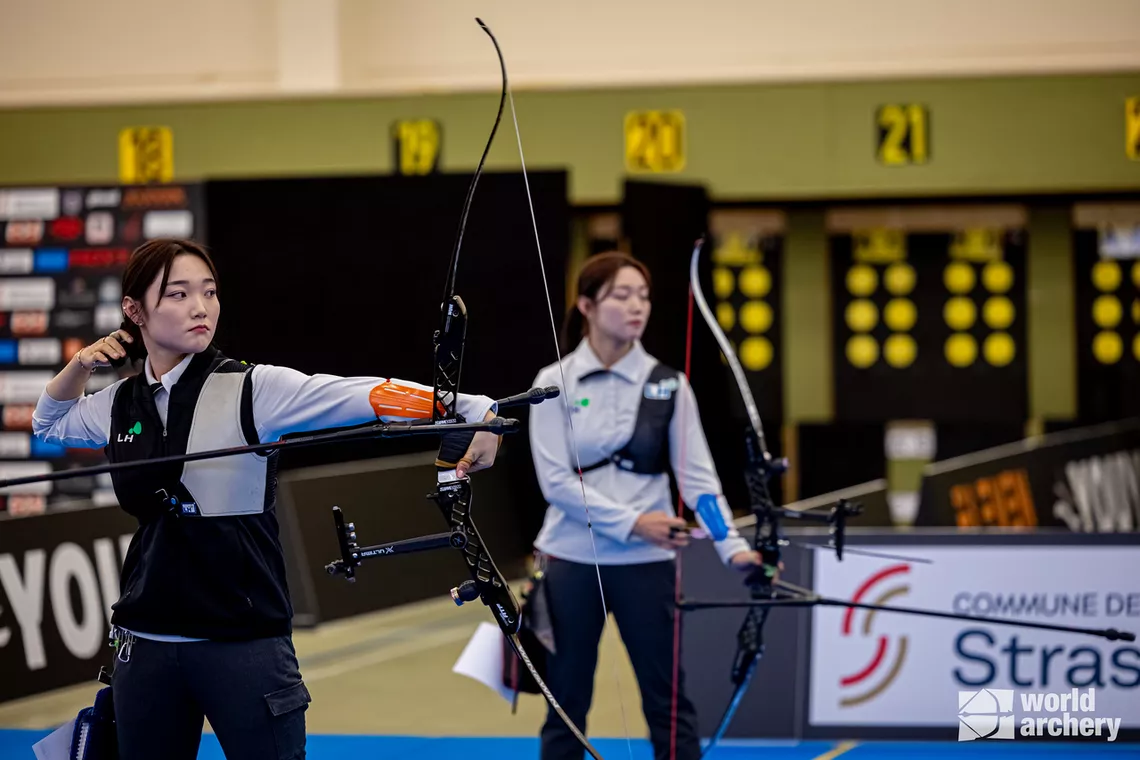 Twin sisters Lim Duna and Hana facing each other in the gold medal match of Strassen 2024.