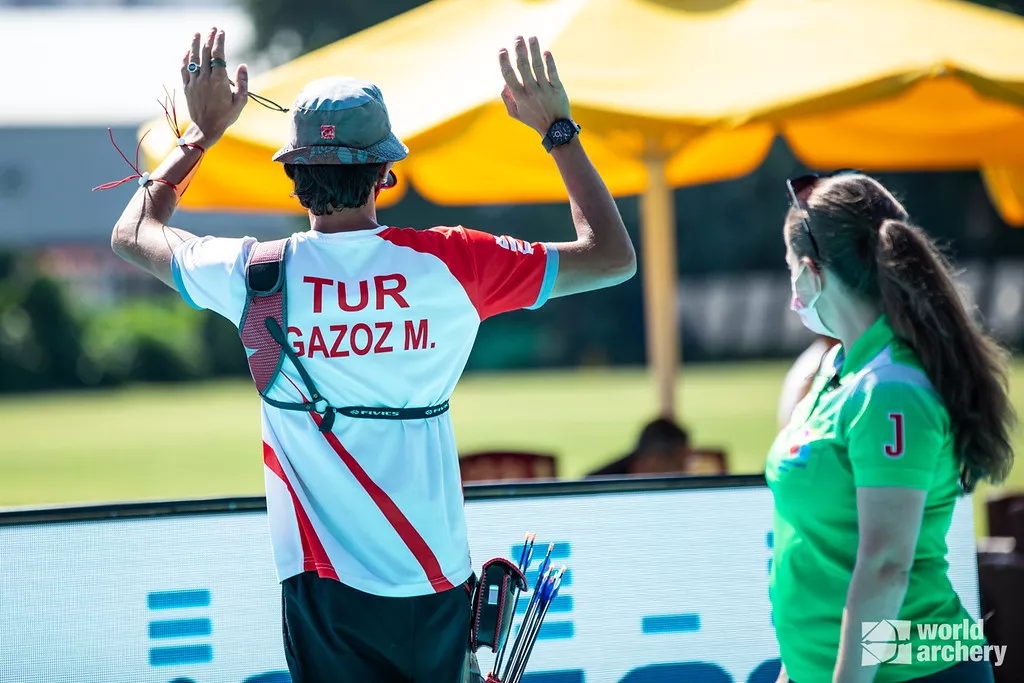 Mete Gazoz takes a moment to celebrate at the Antalya 2021 European Championships. 