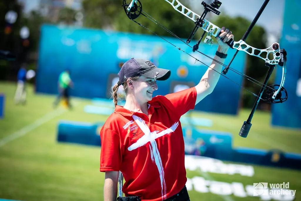 Tanja Gellenthien celebrates her victory at the Antalya 2021 European Championships. 