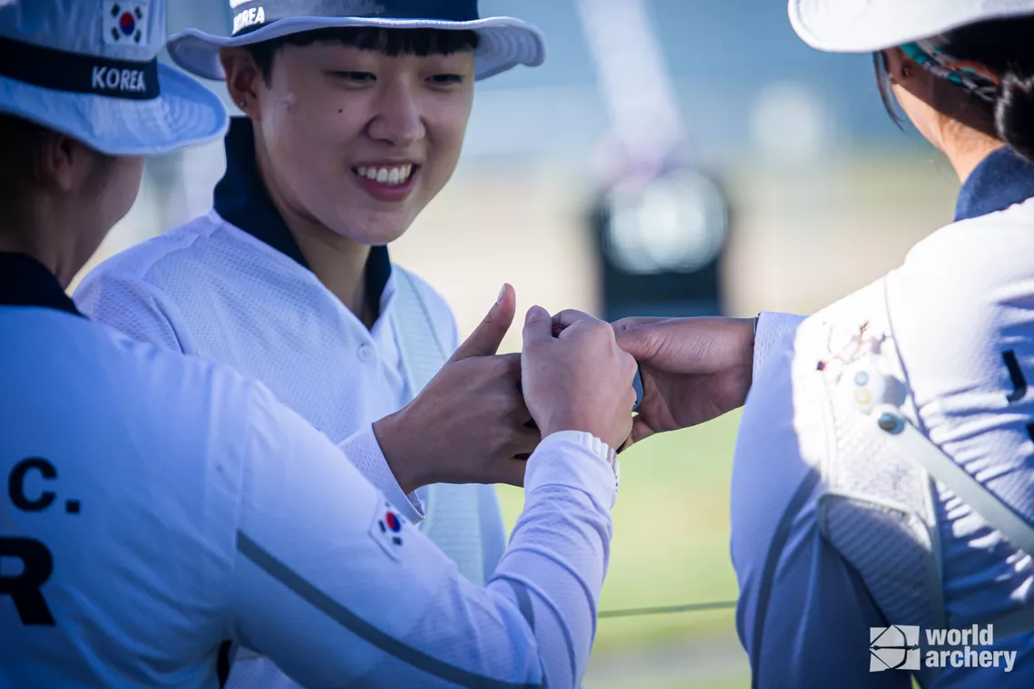 The Korean recurve women gather at the Yankton 2021 Hyundai World Archery Championships.