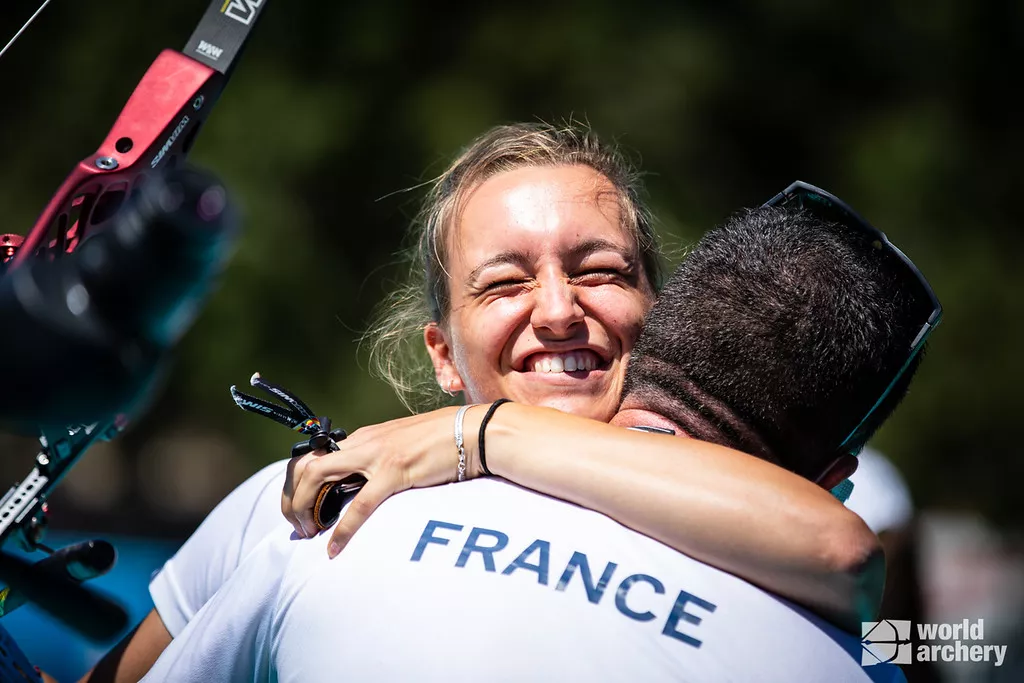 Lisa Barbelin celebrates qualifying an Olympic quota place in Antalya in 2021.