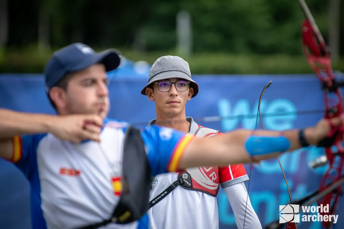 Olympic champion Mete Gazoz under pressure.