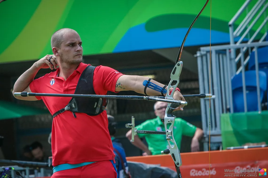 Adrien Puentes shoots at the Olympic Games in 2016.