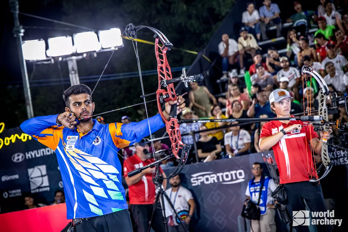Jawkar and Fullerton shooting in Hermosillo 2023 gold medal match.