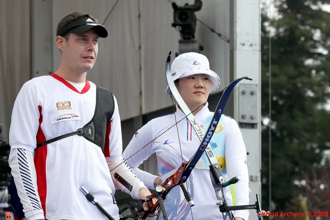 Chris Marsh and Park Sung-Hyun during exhibition mixed team match at Lausanne 2008 Archery World Cup.