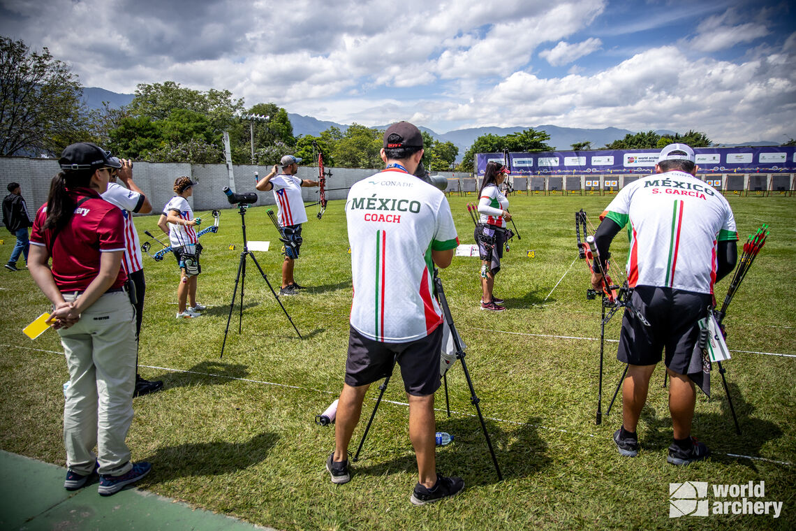 Compound mixed team semifinal featuring Puerto Rico and Mexico.
