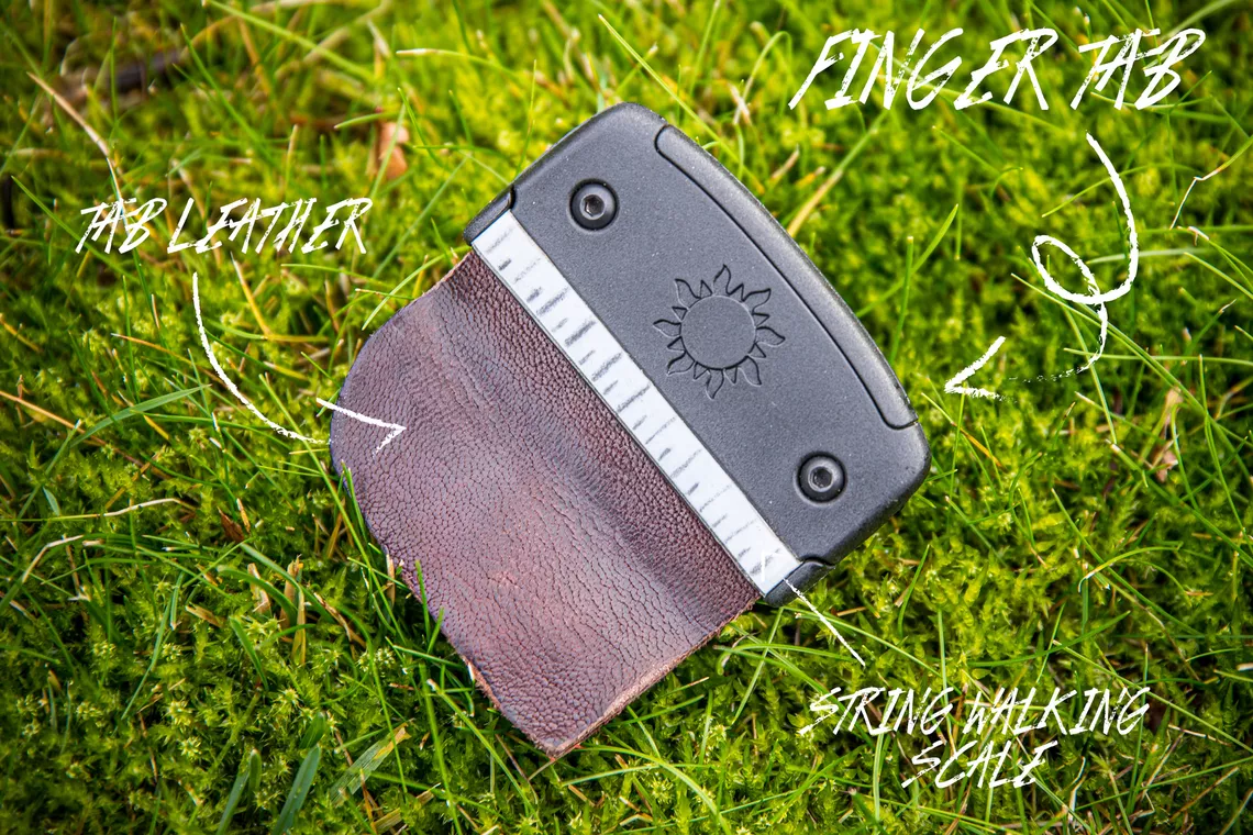 Annotated picture of a barebow finger tab.