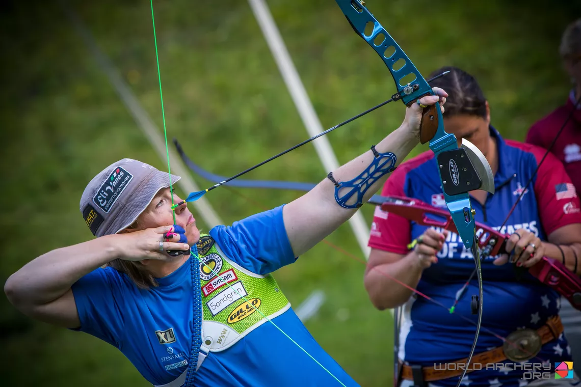 Lina Bjorklund shoots during the World Archery Field Championships in 2018.