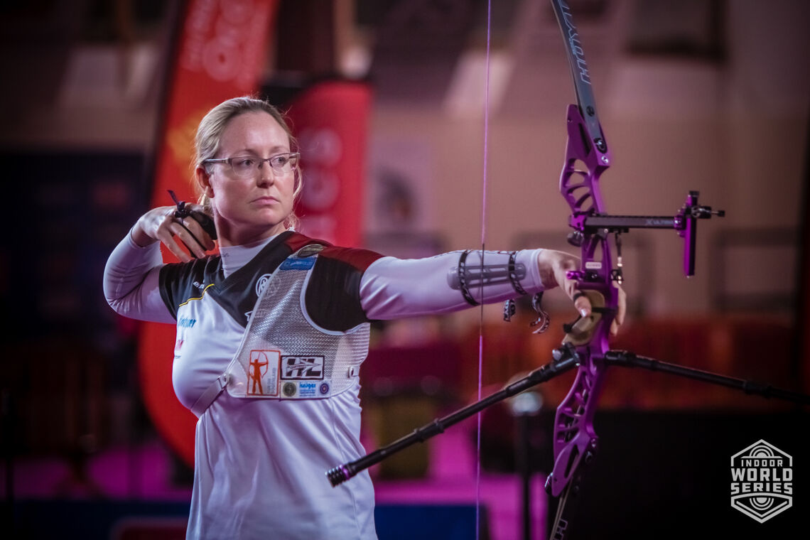 Lisa Unruh shoots during the finals at the Sud de France – Nimes Archery Tournament in 2021.