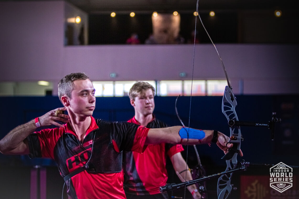Steve Wijler shoots during the finals at the Sud de France – Nimes Archery Tournament in 2021.