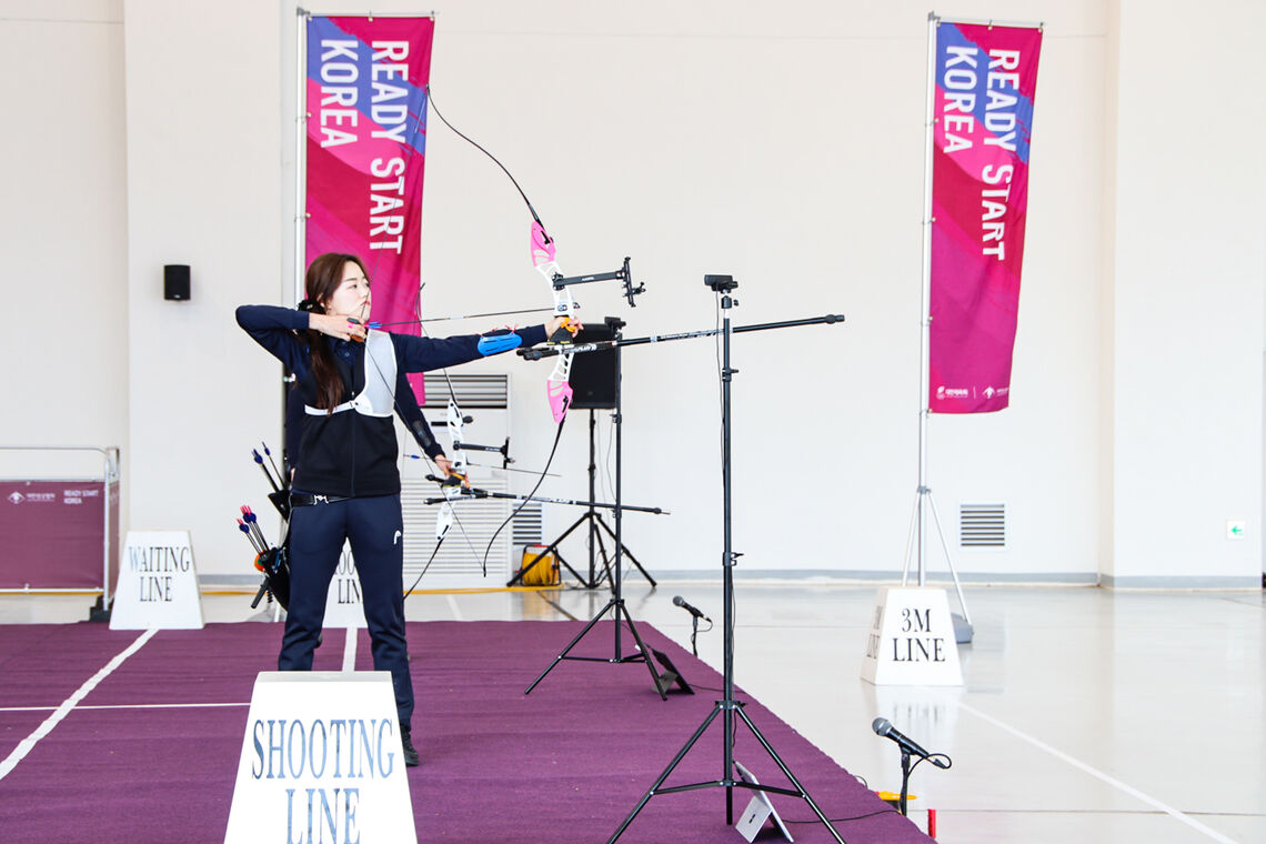 Chang Hye Jin shooting in the replica arena.