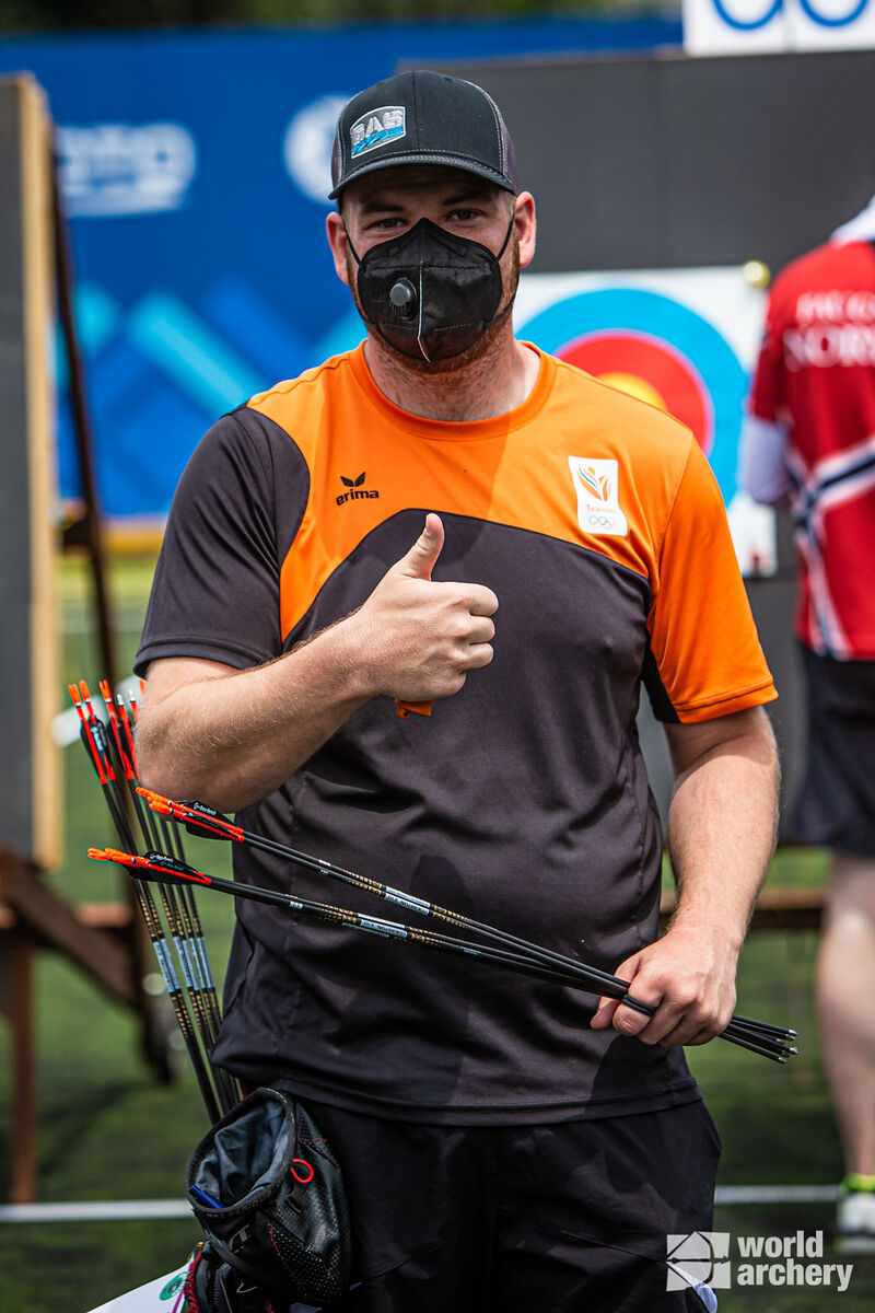 A thumbs up from Mike Schloesser during qualification at the first stage of the 2021 Hyundai Archery World Cup in Guatemala City.