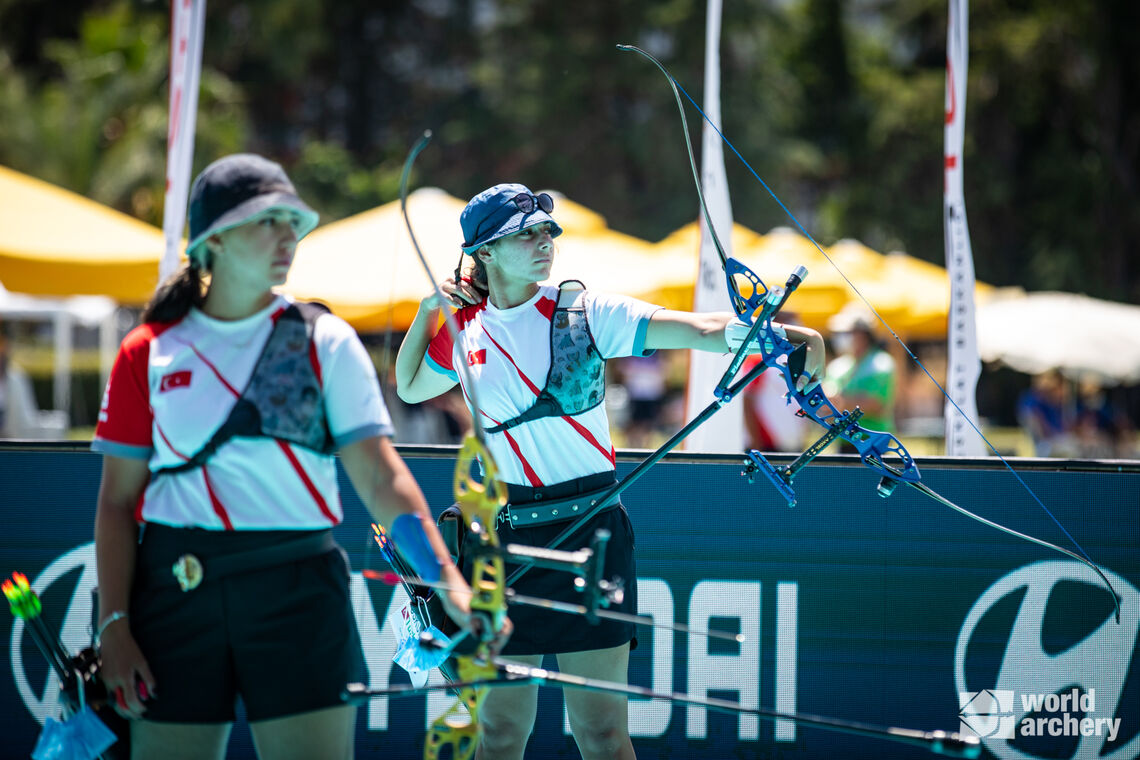 Yasemin Anagoz and Gulnaz Coskun face each other in the European Olympic continental qualifier in 2021.