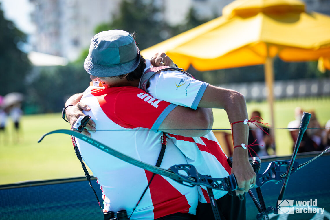 Mete Gazoz celebrates winning an Olympic quota at the European qualifier in 2021.