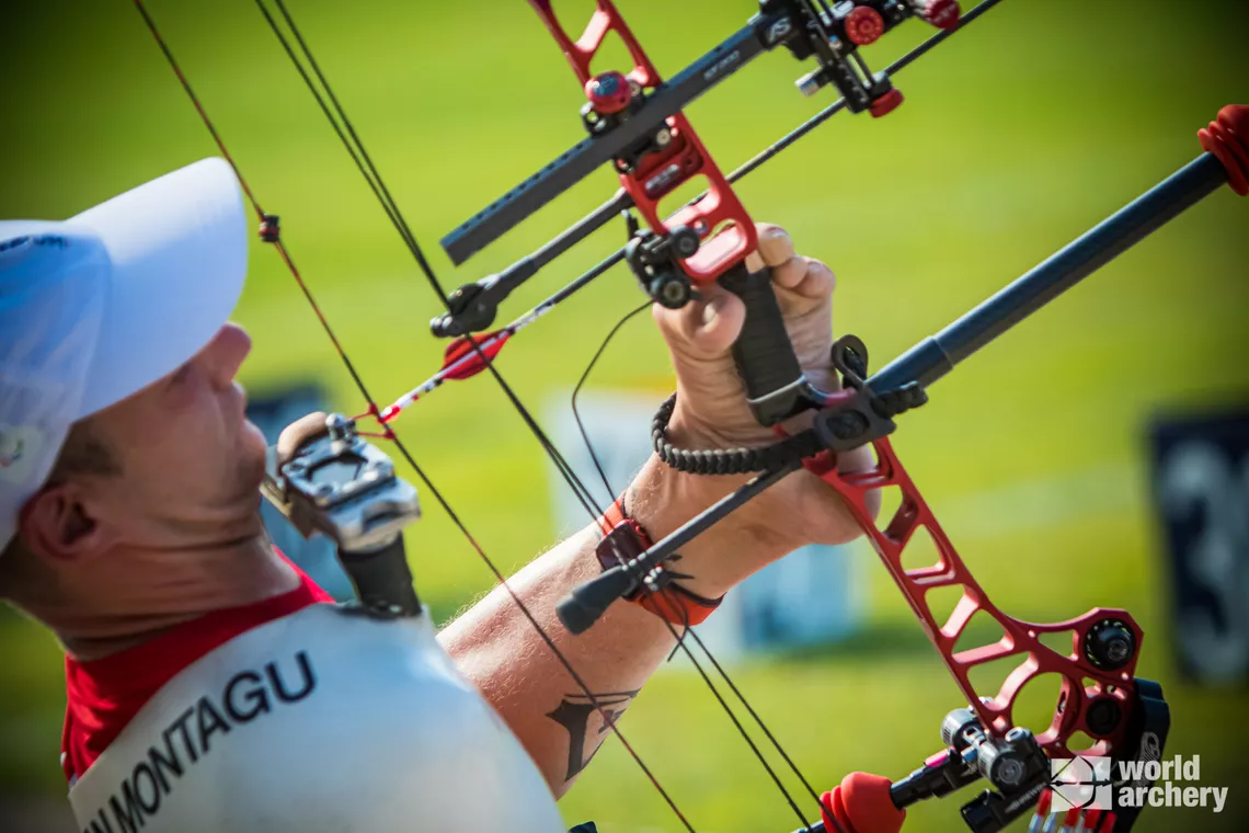 Piotr loads his bow.