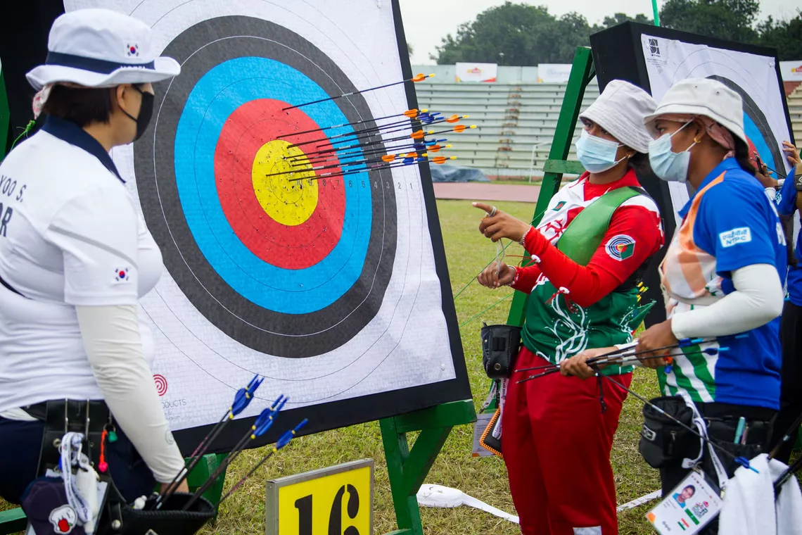 Ryoo Su Jung scores during qualifying at the 2021 Asian Championships.