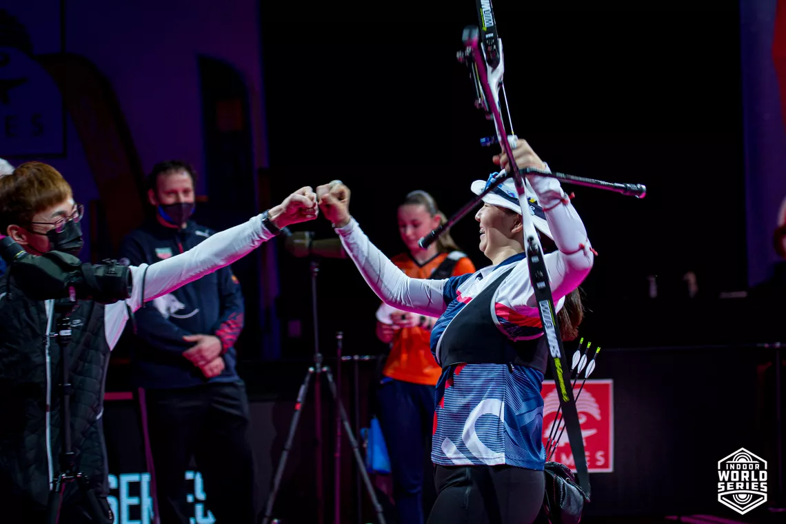 Liliana Licari celebrates with coach Kyeong-Su Jeoung at Nimes 2022