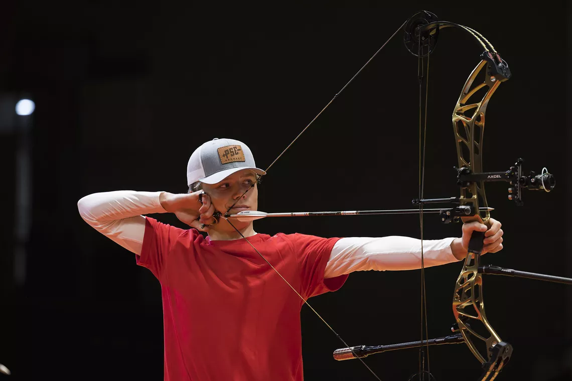 Mathias Fullerton on his way to U21 gold at the 2022 Indoor Archery European Championship final