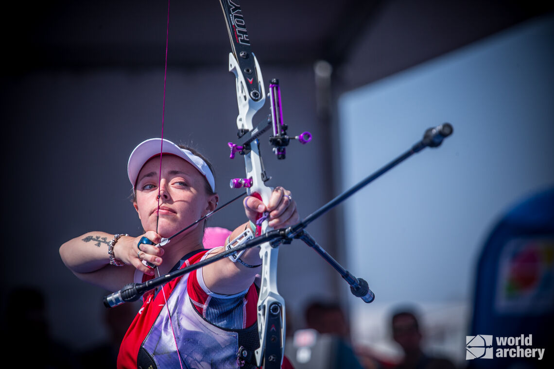 Bryony Pitman in action at Antalya 2022 where she won three medals