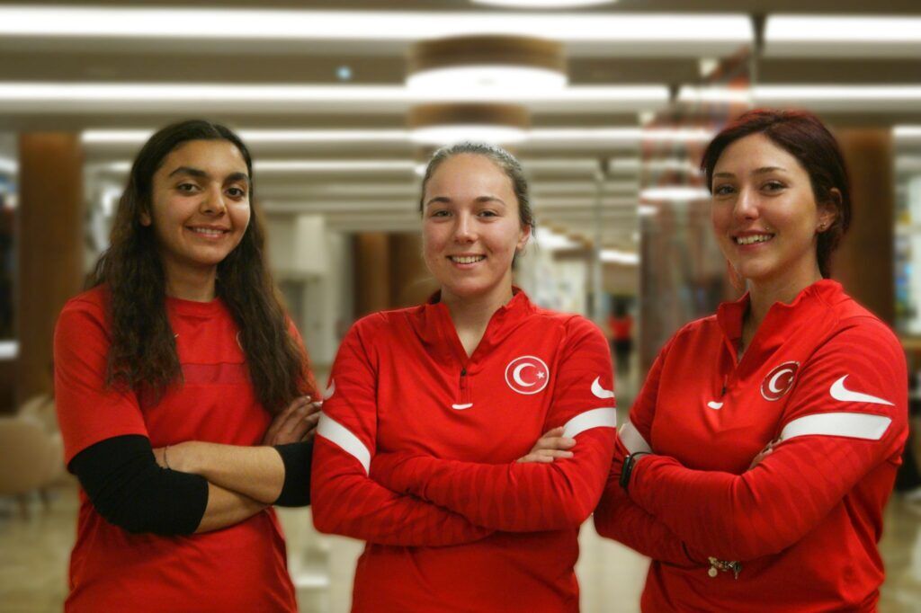 Yasemin Anagoz and the Turkish 2022 women's recurve selection