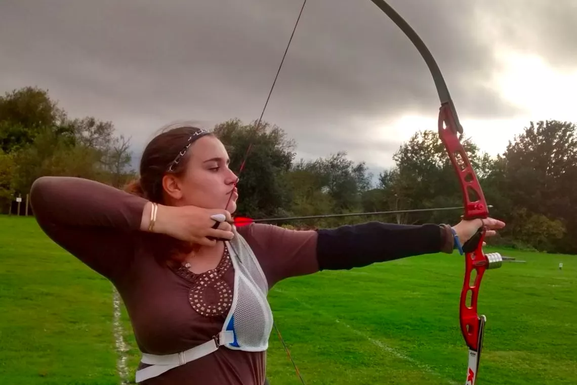 Ella Gibson shooting barebow at the age of 16.