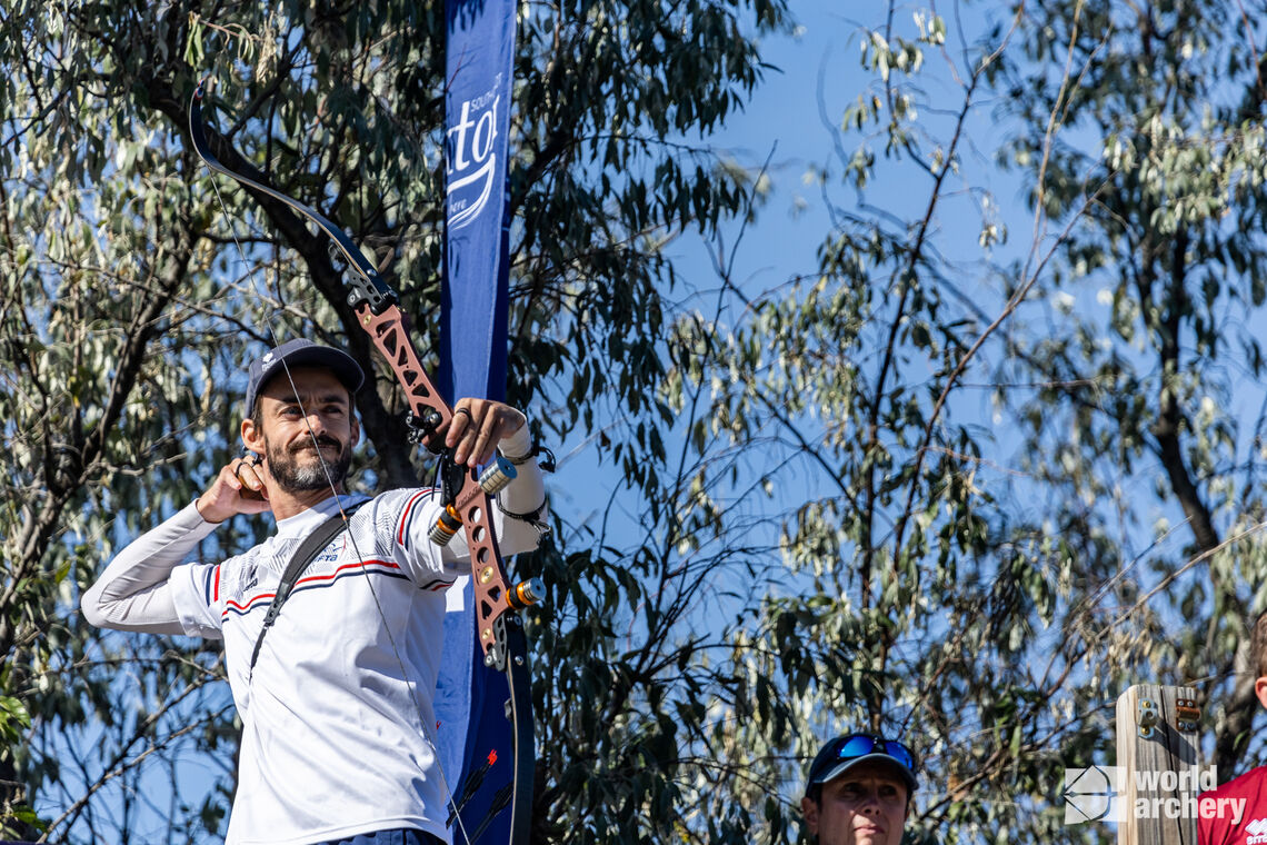 A bit of bow-kwando from David Jackson during the barebow men’s final.