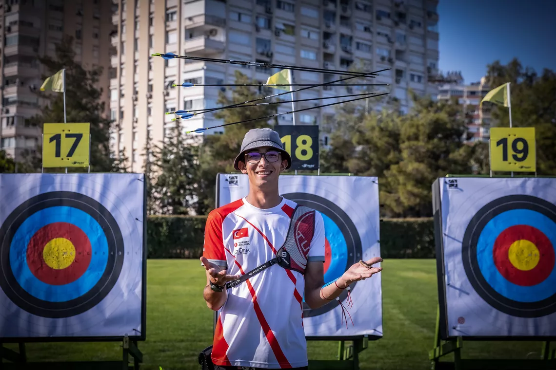 Mete Gazoz flips arrows after topping qualifying in Antalya.