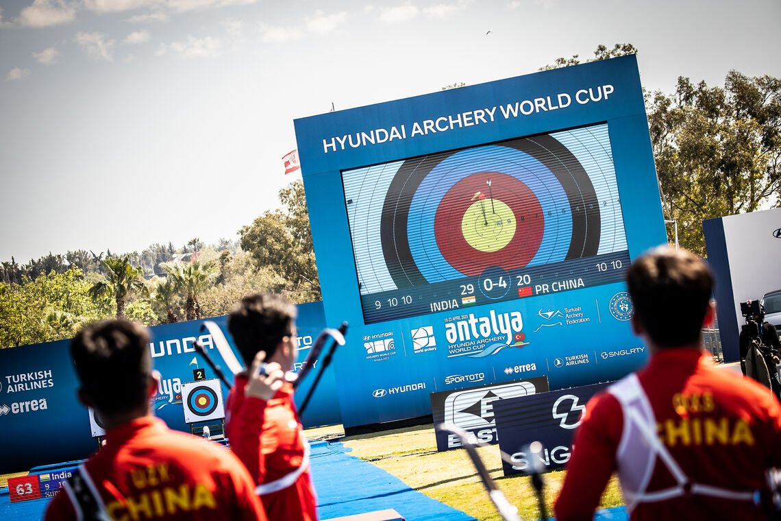 Chinese team spot an arrow on the big screen in Antalya.