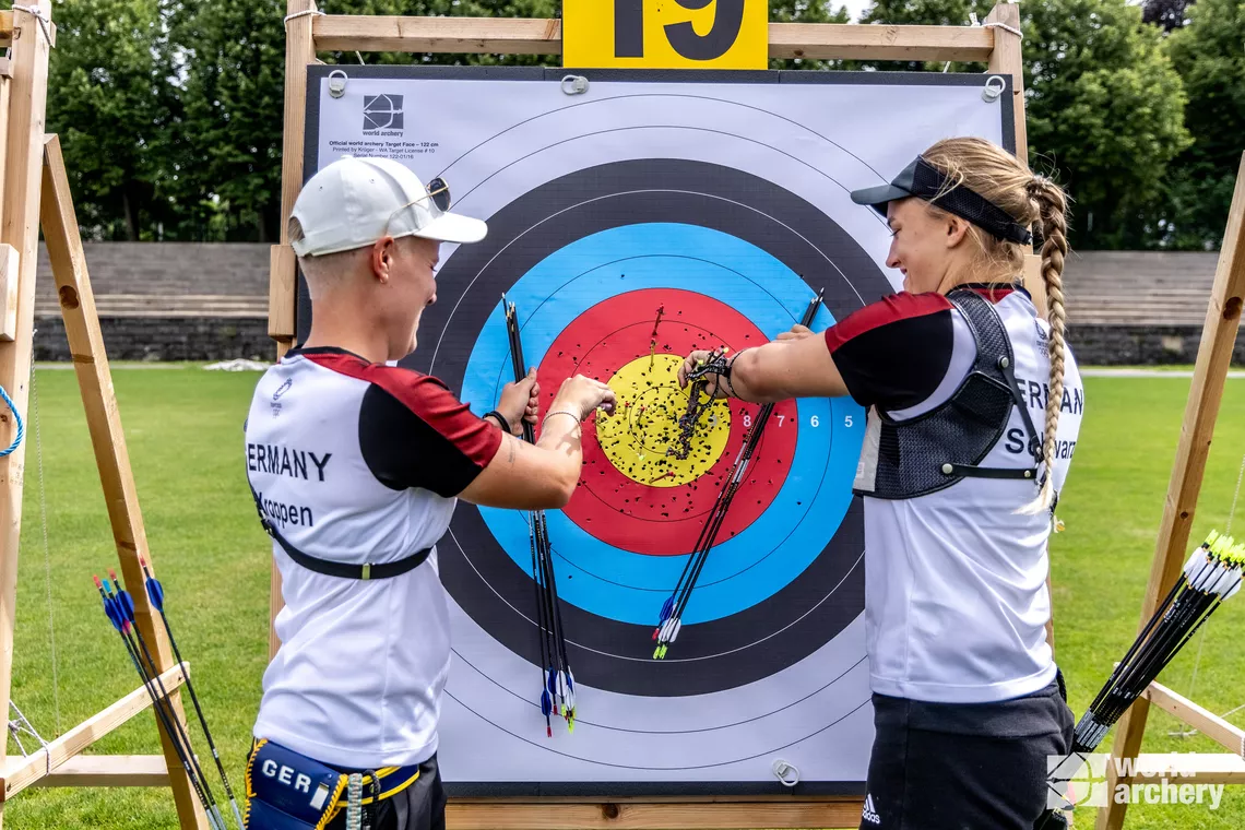 Michelle Kroppen and Charline Schwarz