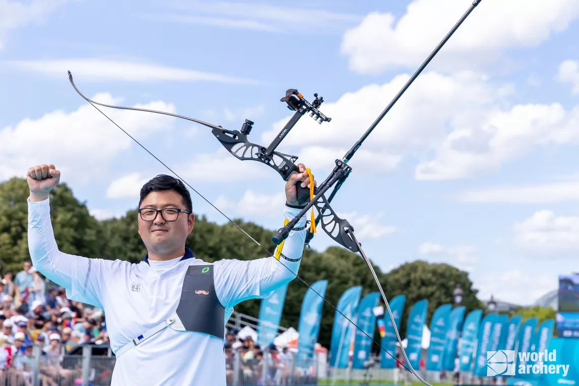 Kim Woojin celebrates victory in Paris