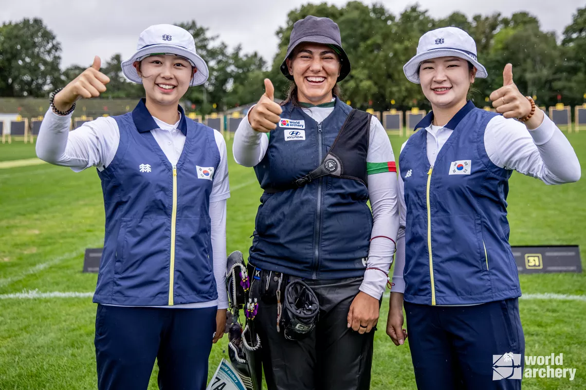 Alejandra Valencia with Lim Sihyeon and Kang Chae Young
