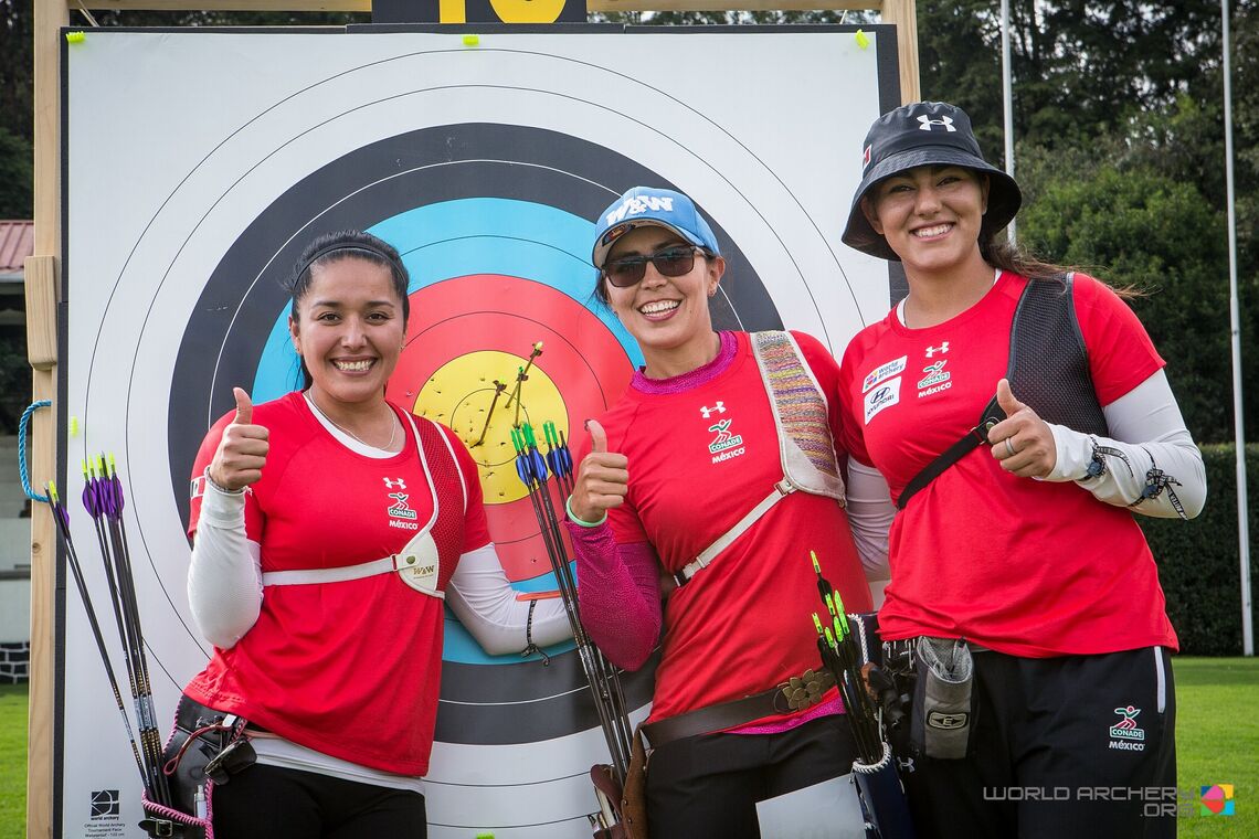 Mariana Avitia with teammates at World Archery Championships 2017.
