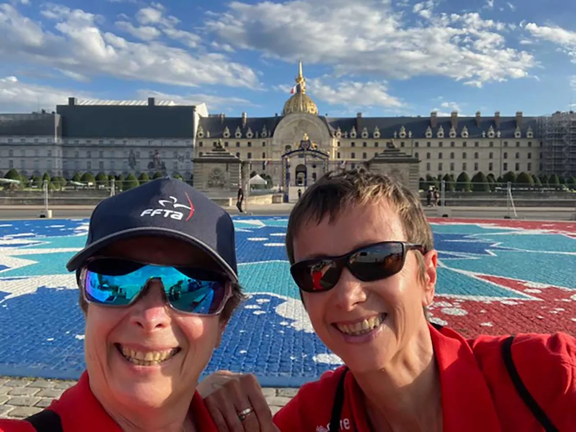 Corinne and Frédérique Musy in front of the Esplanade des Invalides.