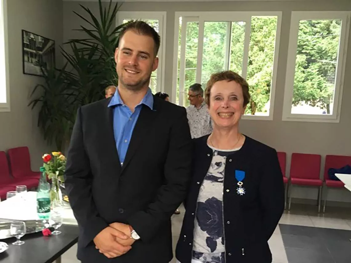 Frédérique Musy receiving the insignia of Knight in the National Order of Merit from JC Valladont.