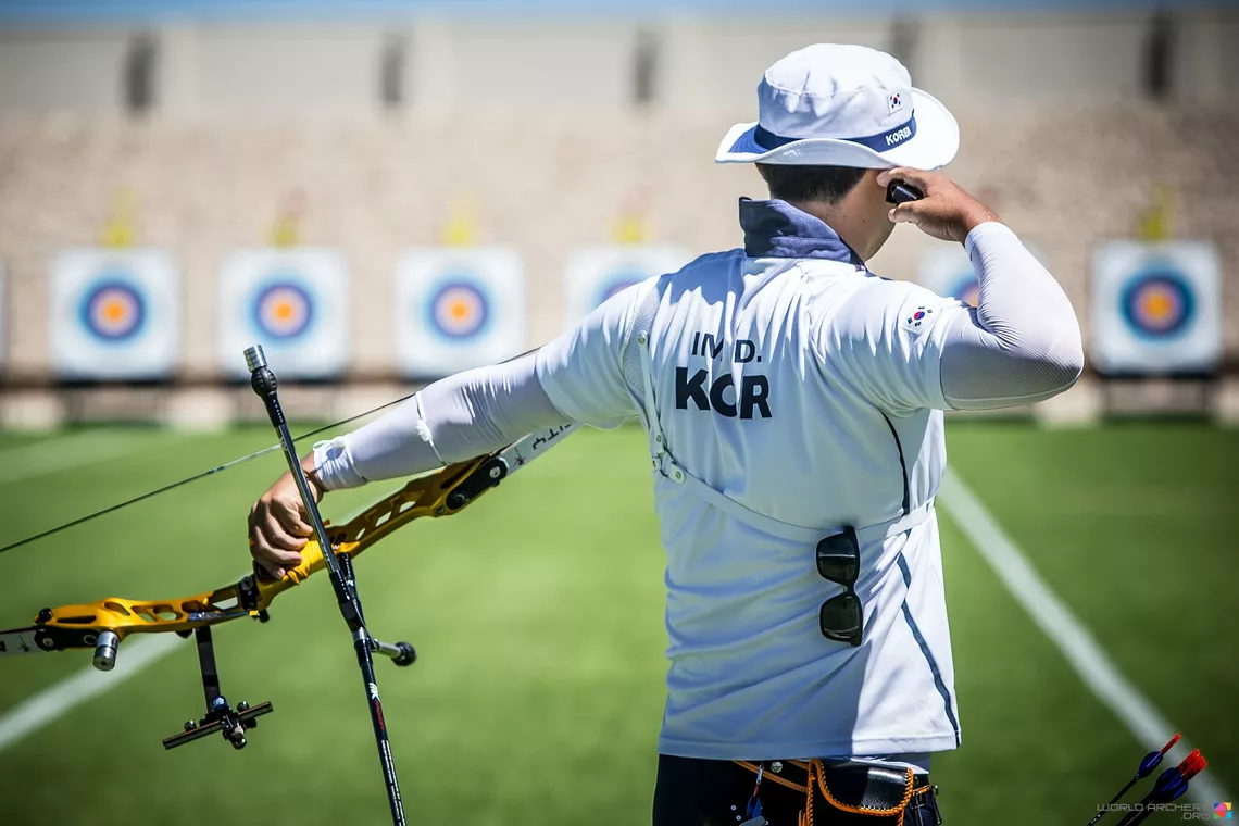 Im Dong Hyun shooting from behind