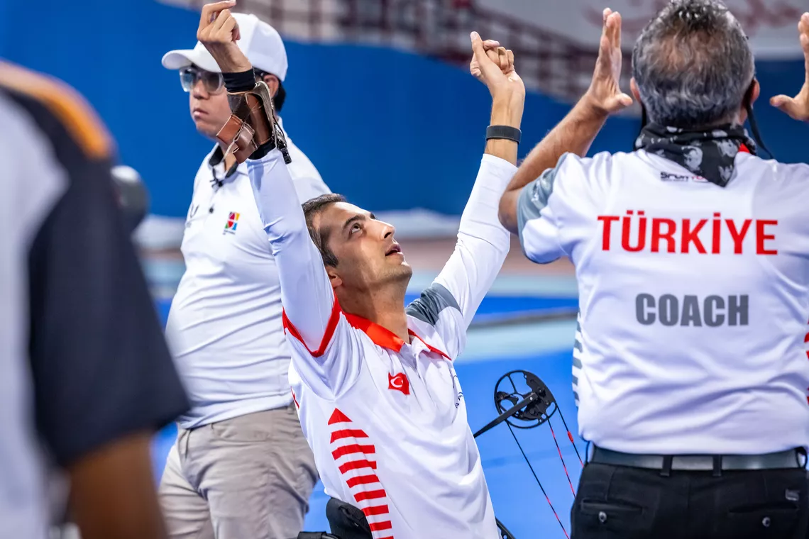 Yiğit Caner Aydın celebrates Paralympic quota place.