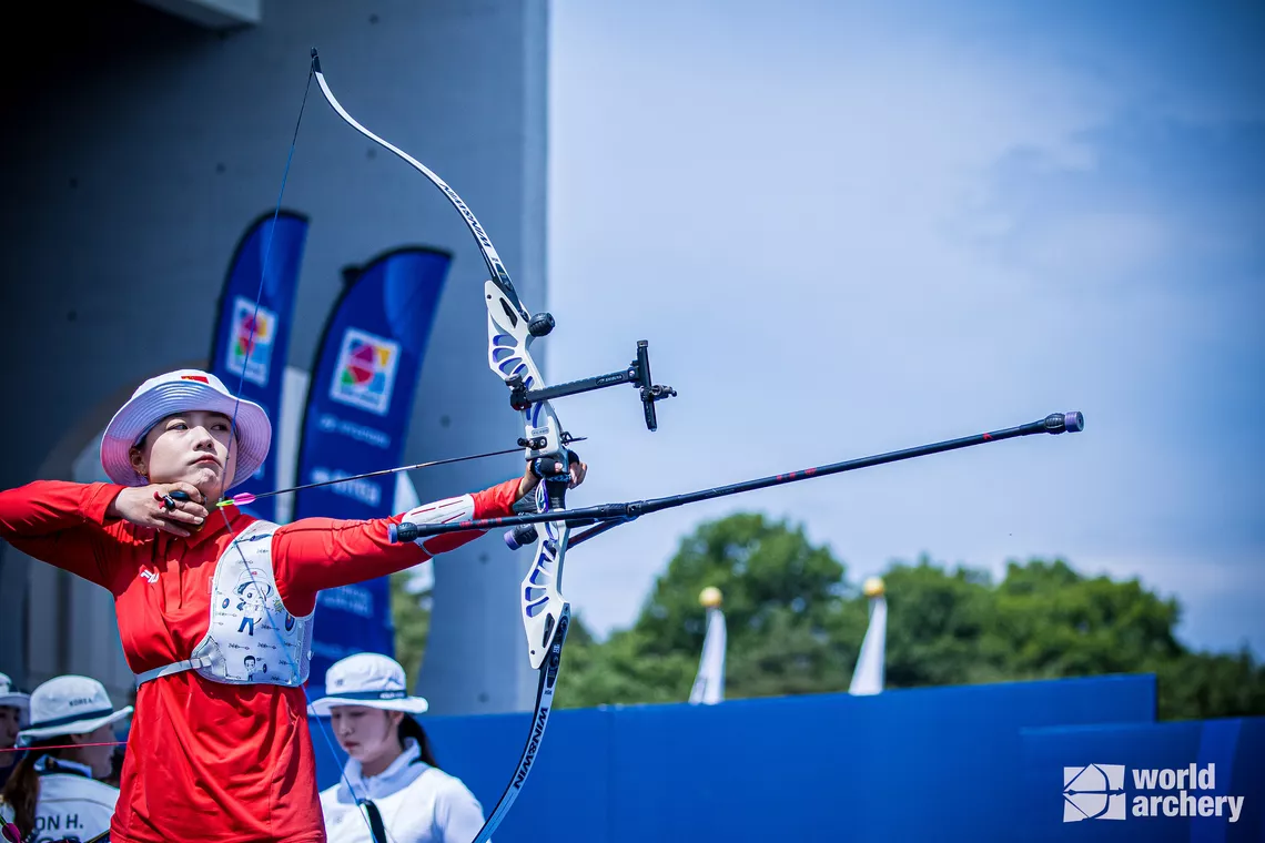 The Chinese opener, Li Jiaman, set the tone with a near-perfect shot in the tiebreak.