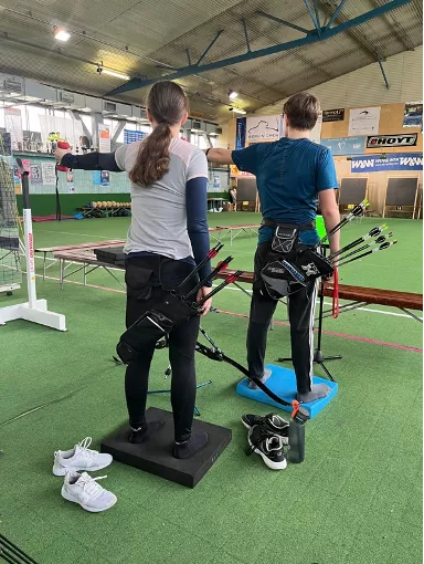 Beginners who train body stability and bow arm strength without bow.