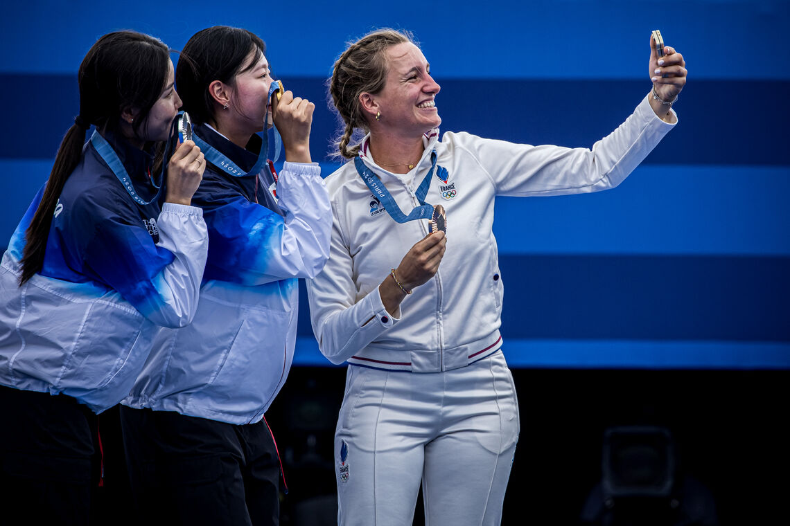 Nam Suhyeon, Lim Sihyeon and Lisa Barbelin celebrating with their Olympic medals.