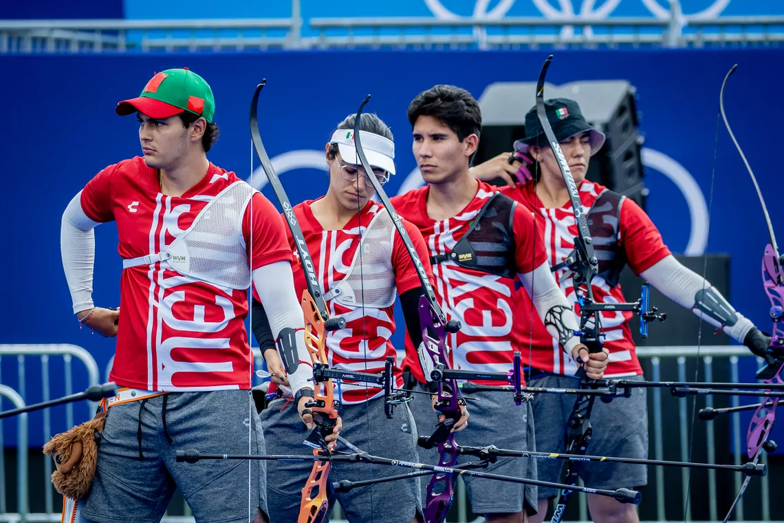 Matias Grande, Ana Vazquez, Carlos Rojas and Alejandra Valencia practising in Paris.