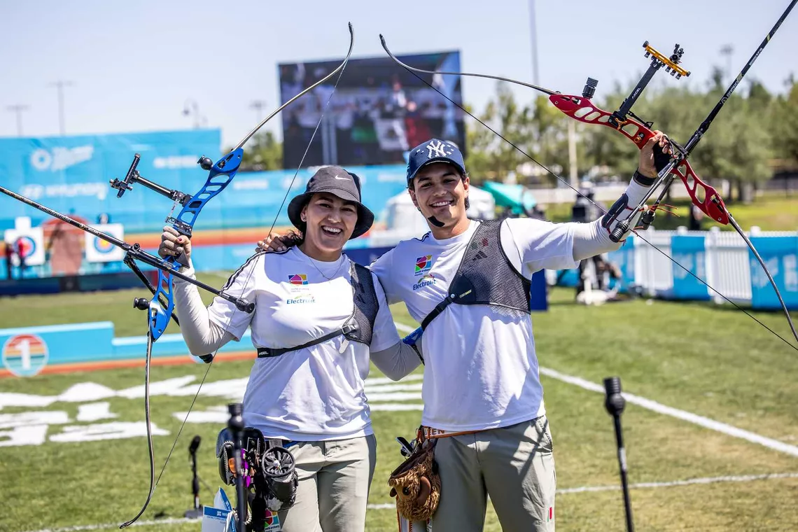 Matias Grande and Alejandra Valencia recurve mixed team gold in Central Florida 2025.