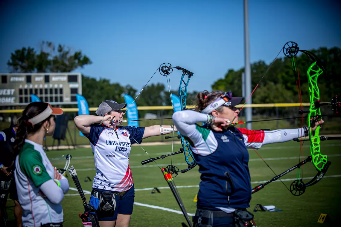 Alexis Ruiz (USA) and Marcella Tonioli ITA) shooting.
