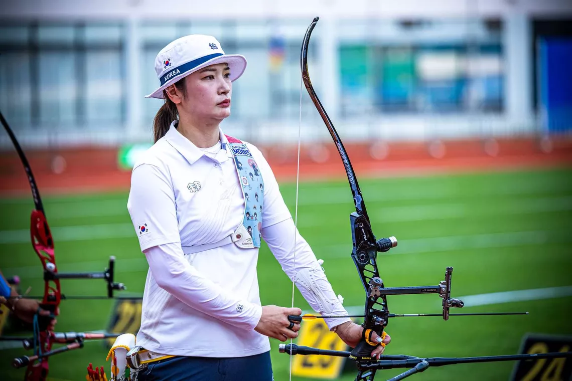 Kang Chaeyoung focusing before the shot in Shanghai 2025 eliminations.