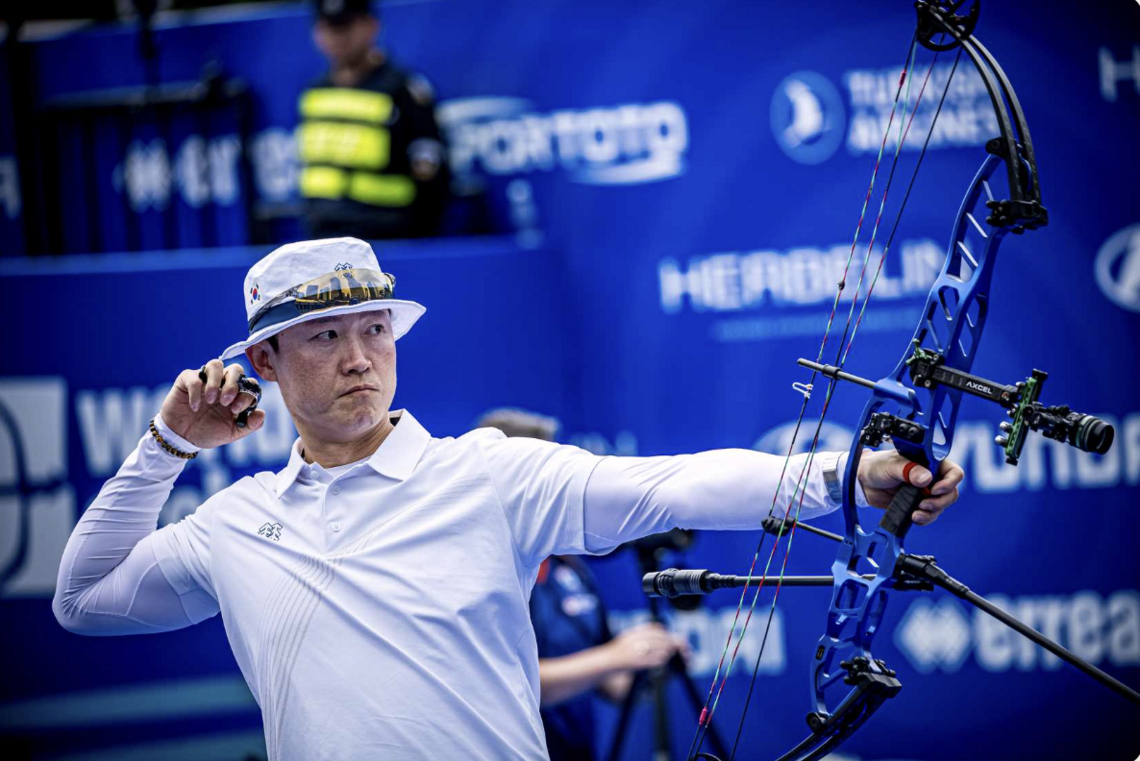 Choi Yonghee just after releasing an arrow.