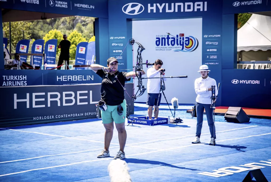 Andrea Becerra aiming in the gold medal match at Antalya 2025. 