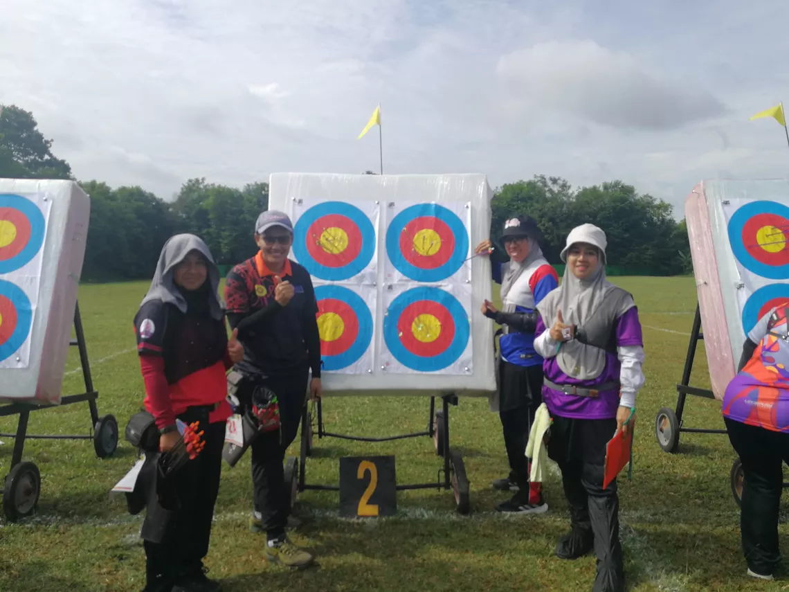 Mon Redee Sut Xi with some of her archers by a target. 