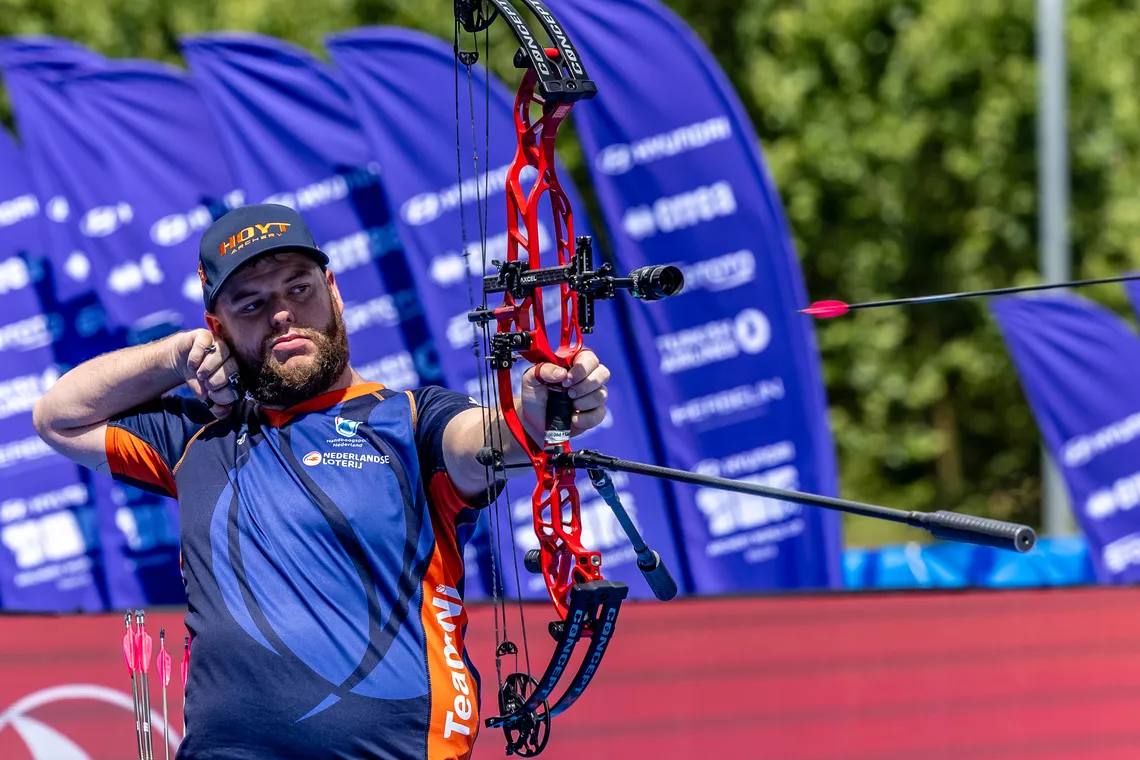 Mike Schloesser shooting at Madrid. 