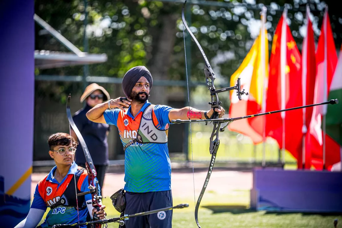 Harvinder Singh and Bhawna won team gold at the Beijing 2025 Asian Para Championships.