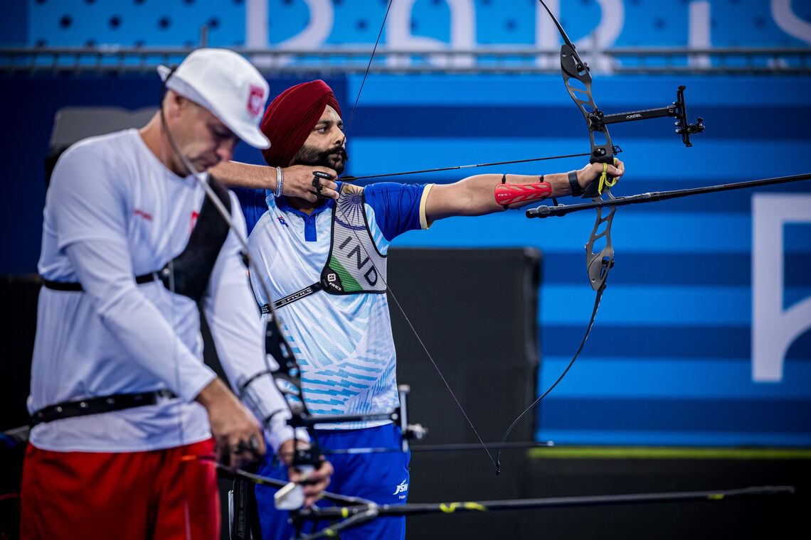 Harvinder Singh facing Lukasz Ciszek at Paris 2024 Paralympic Games.